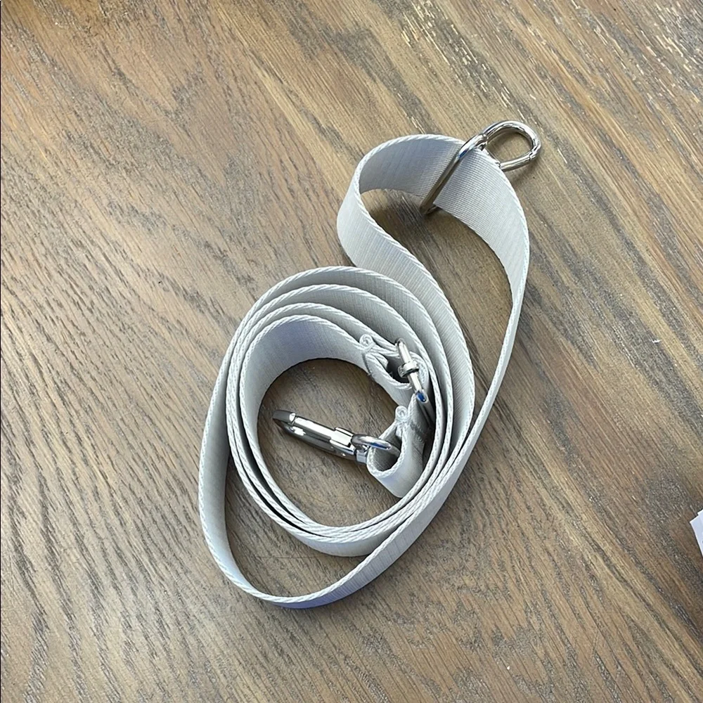 🆕❤️ with tags. Stylish Silver Women's Bag - Picture 3 of 5